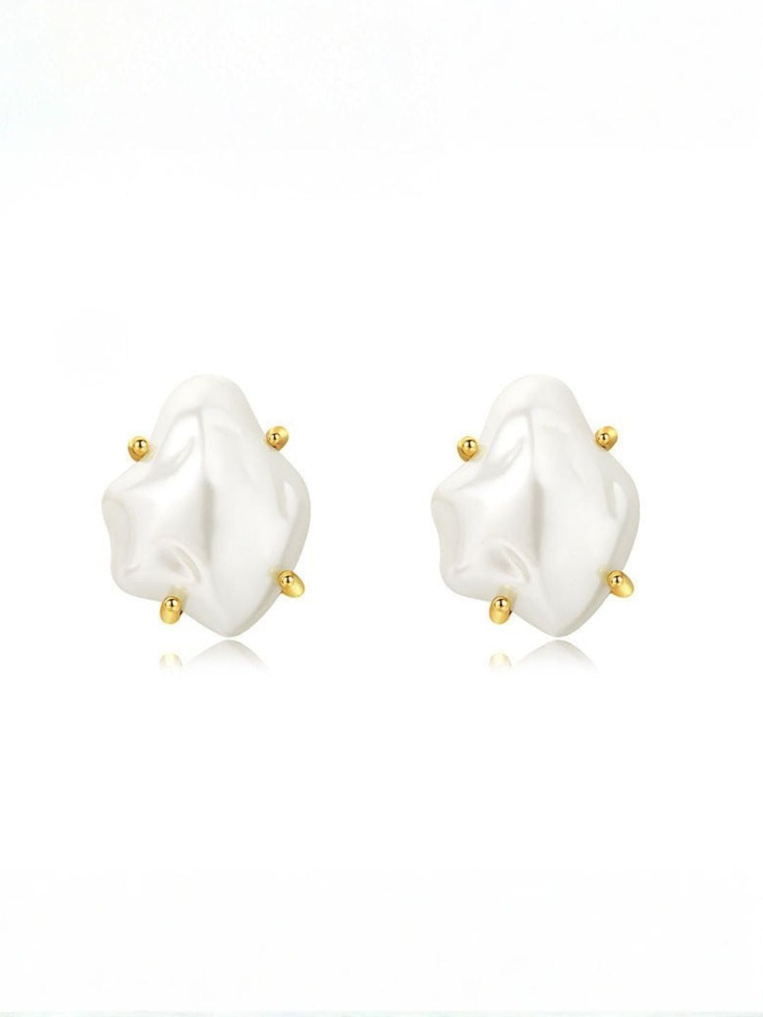Ishhaara Pearl Stud Earring