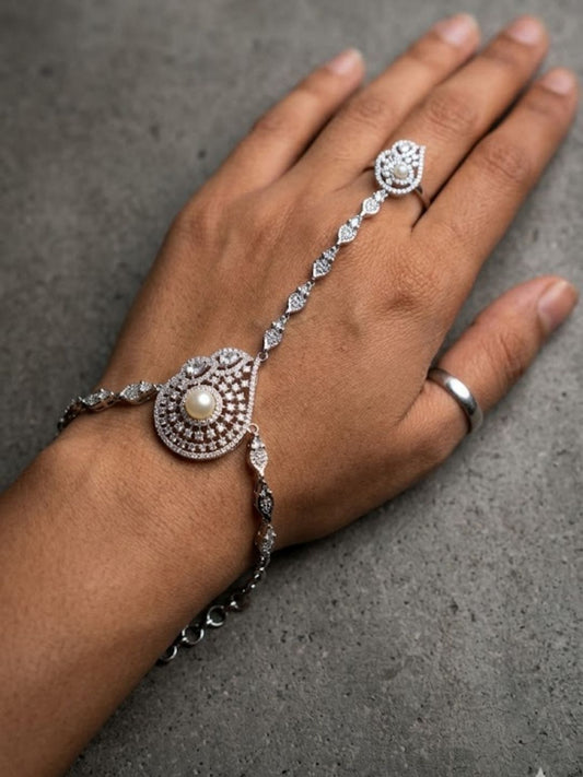 Ishhaara Pearl Studded Diamond Hathphool