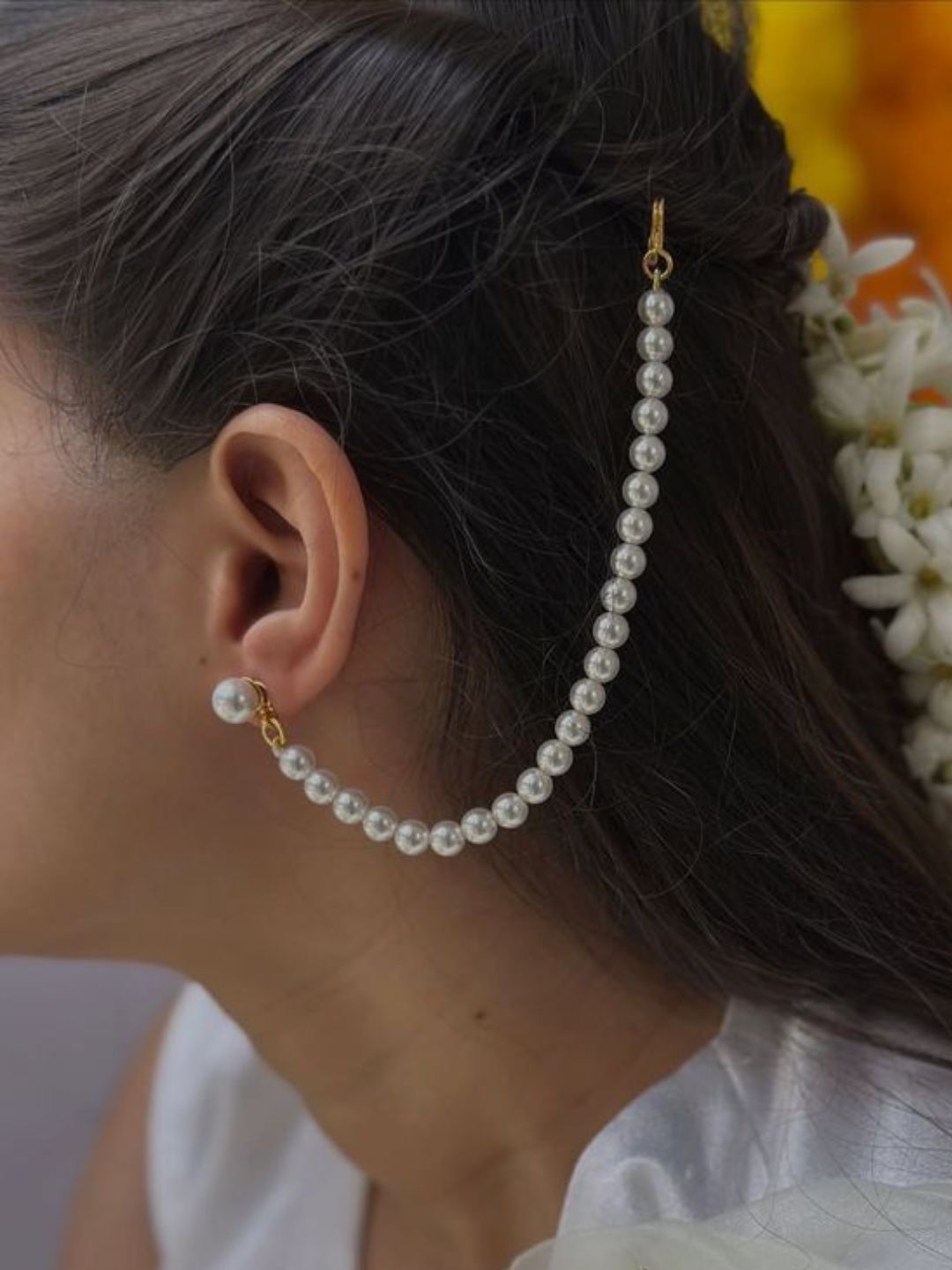 Ishhaara Pearl Studs And Earchain