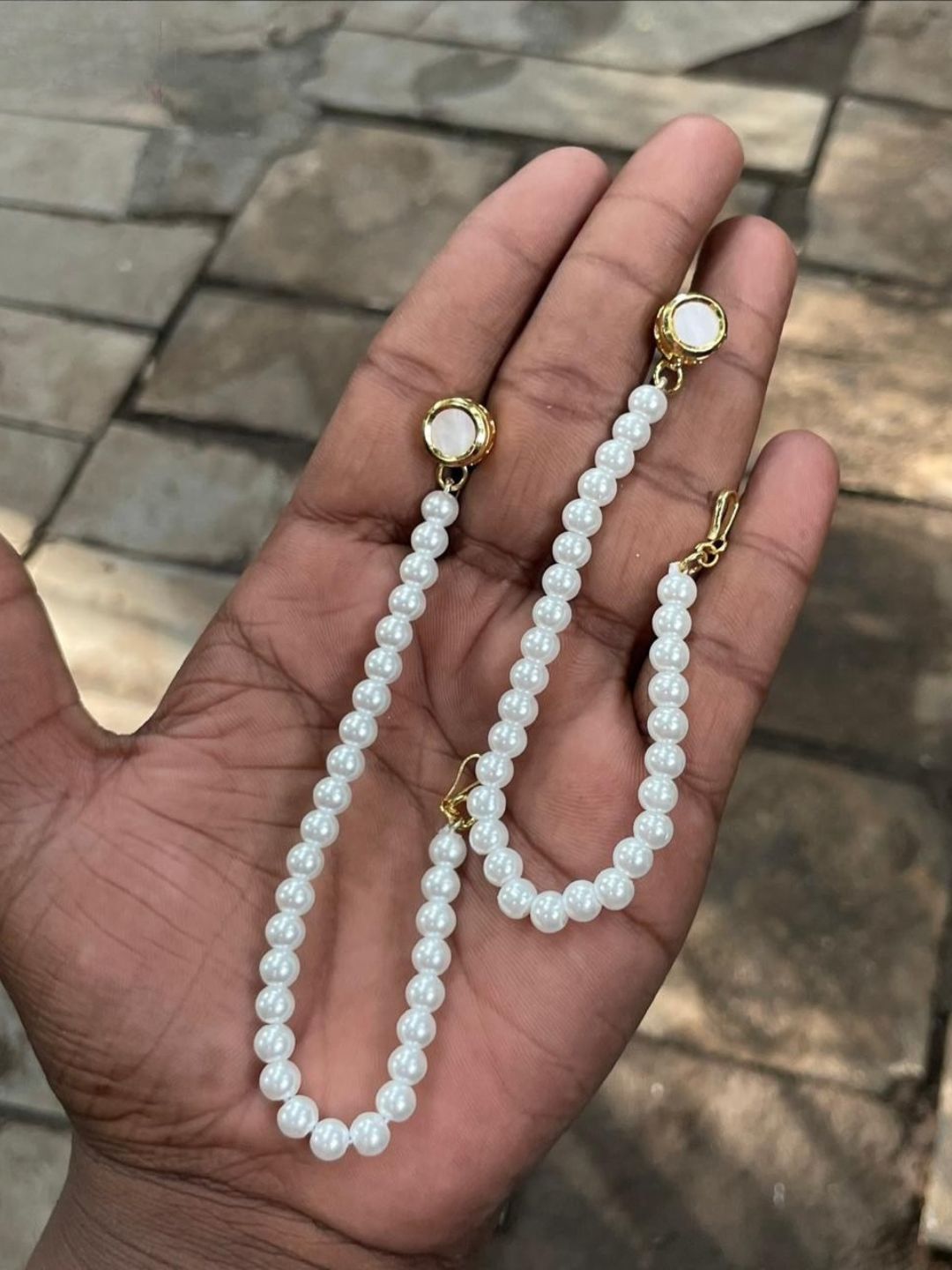 Ishhaara Pearl Studs And Earchain