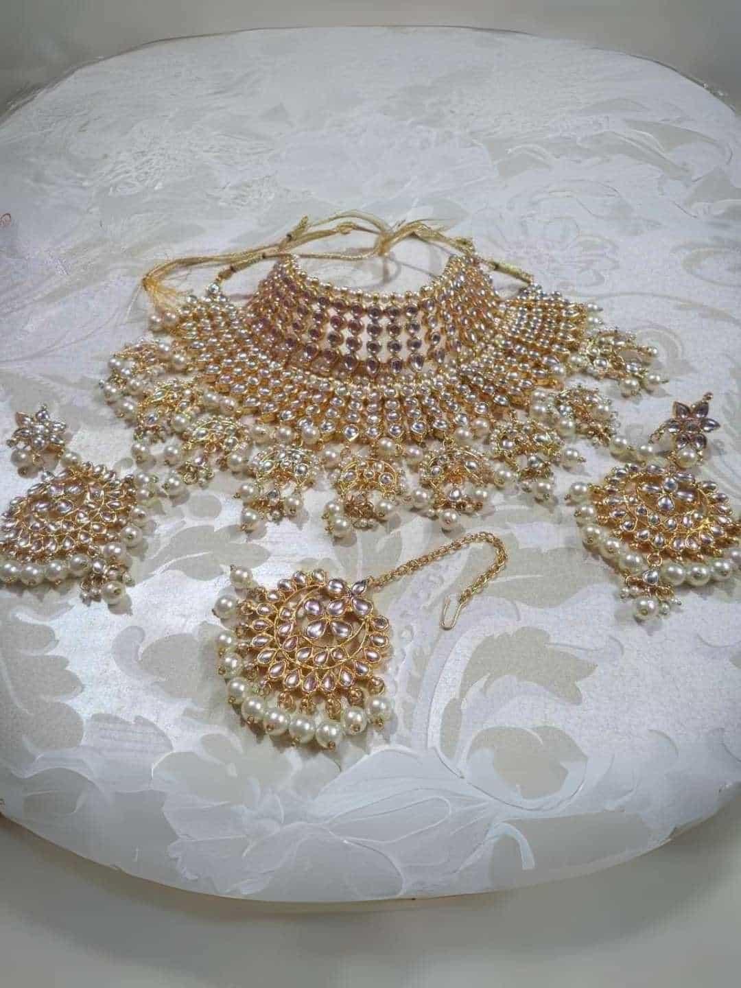 Ishhaara Peora Gold Plated Kundan Choker