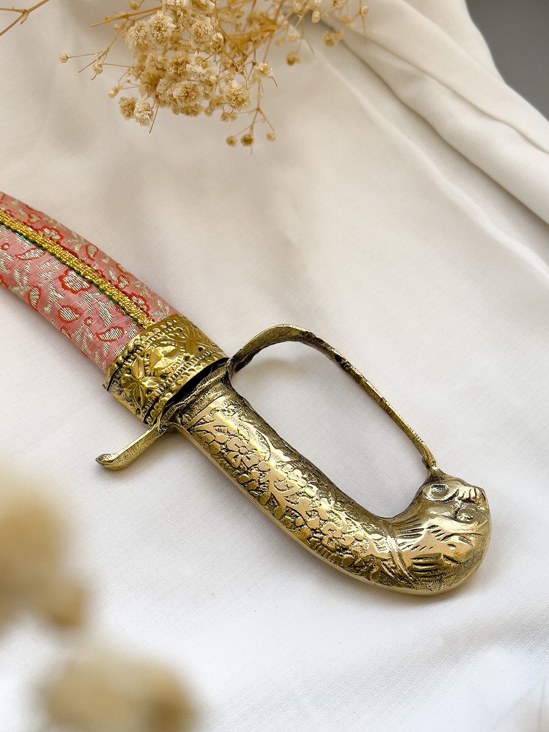 Ishhaara Pink Colored Rajwadi Groom Katar