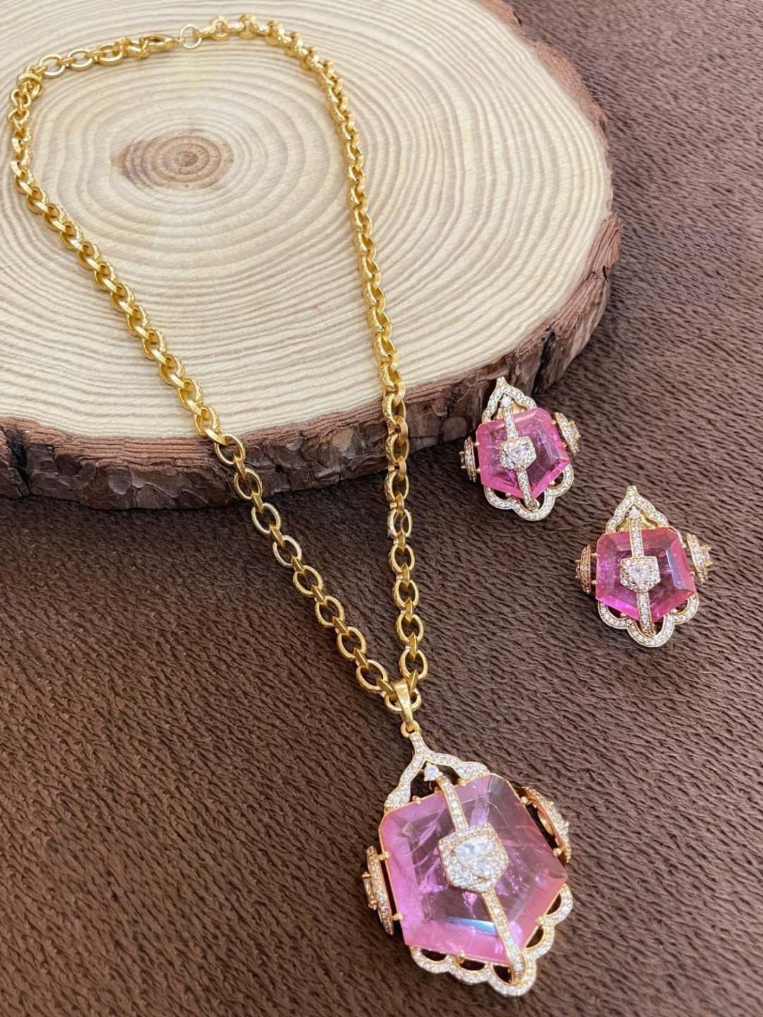 Ishhaara Pink Doublet Stone Studded Pendant Necklace