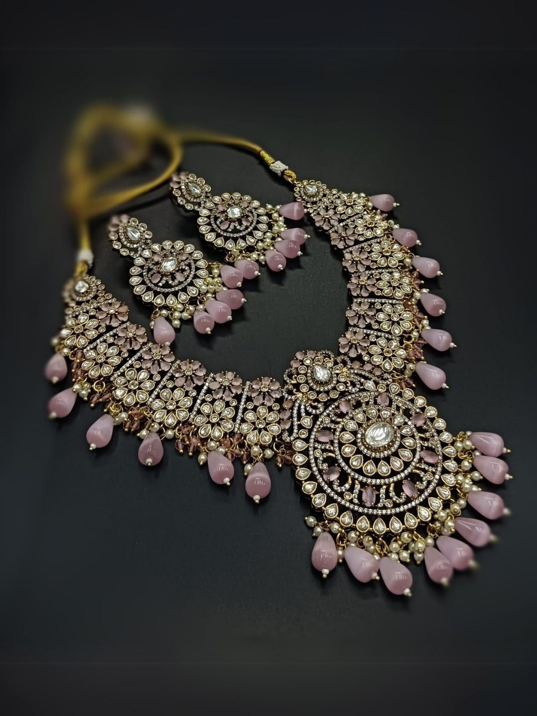 Ishhaara Red Elegant Victorian Pendant Necklace With Earrings