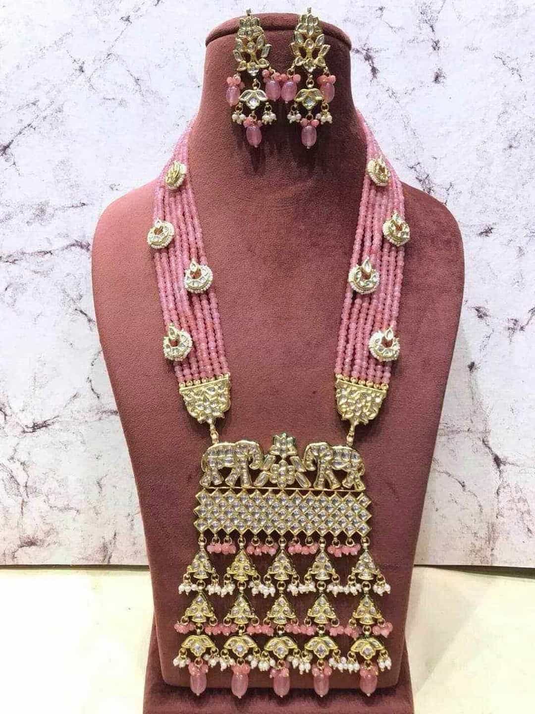 Ishhaara Green Elephant Pendant Necklace