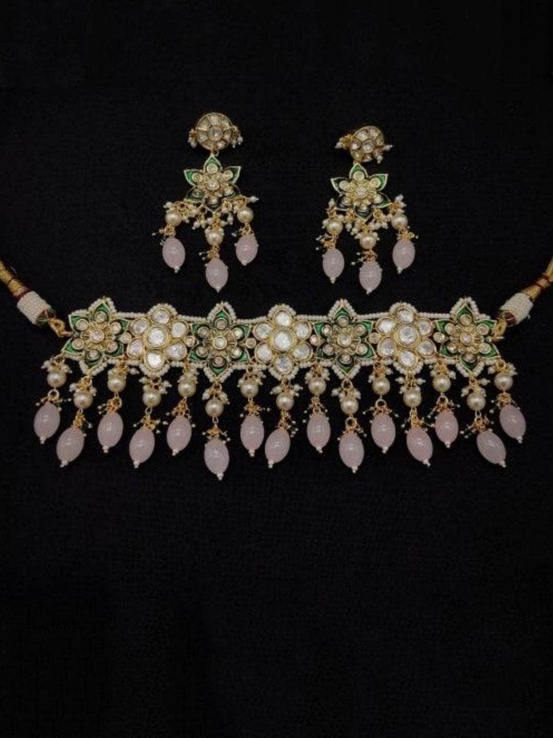 Ishhaara Pink Floral Pendant Kundan Choker Set With Pearl