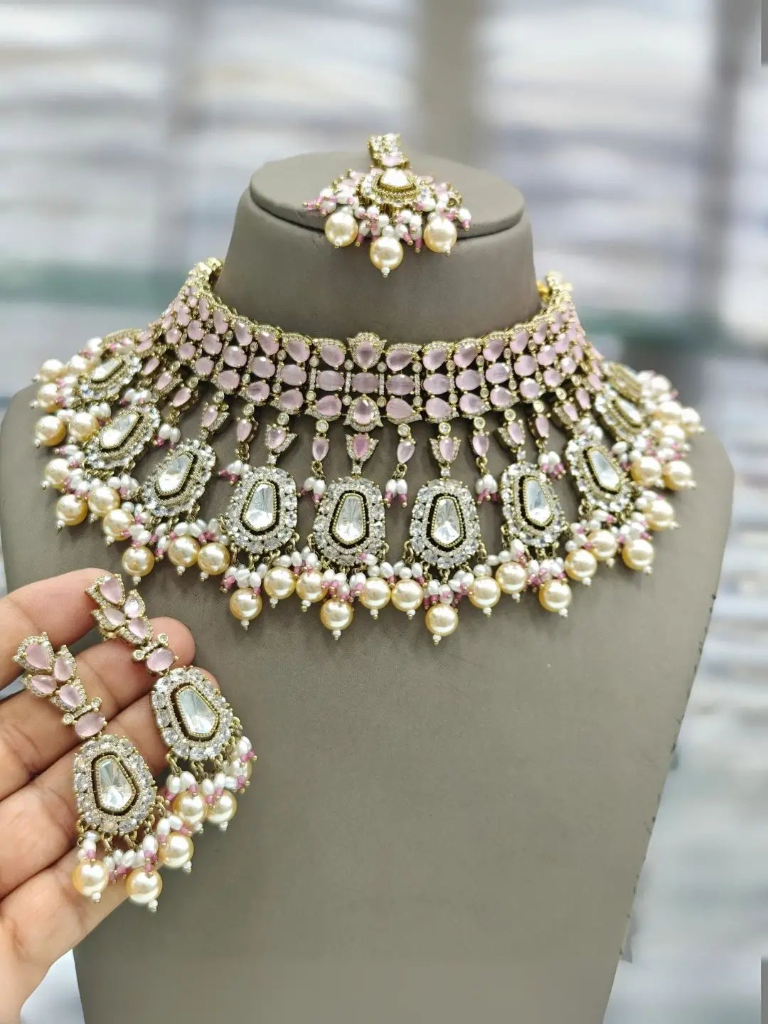 Ishhaara White Moissanite Kundan And Ad Choker Set With Earrings