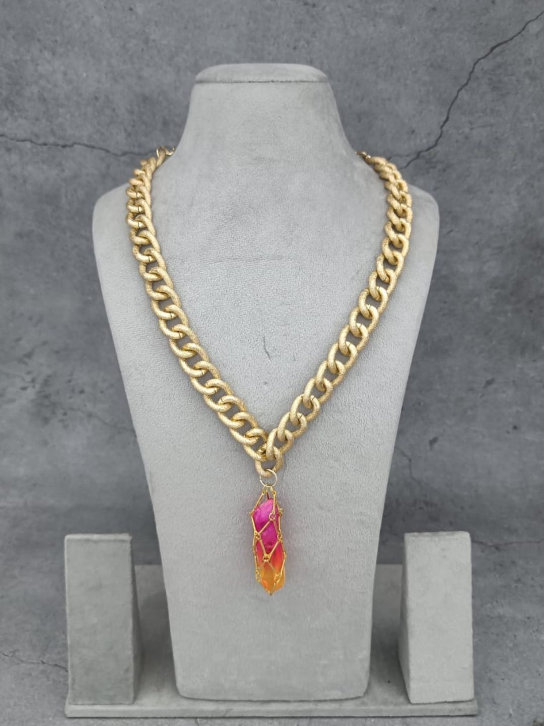 Ishhaara Pink Multicolored Stone Studded Pendant Necklace