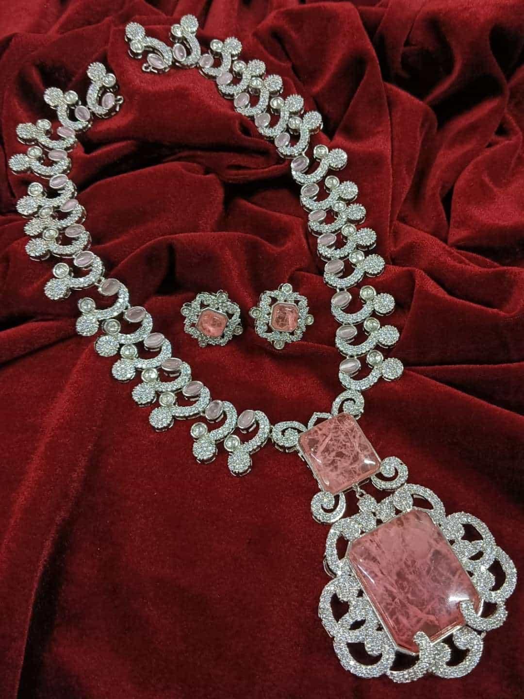 Pink emerald necklace top