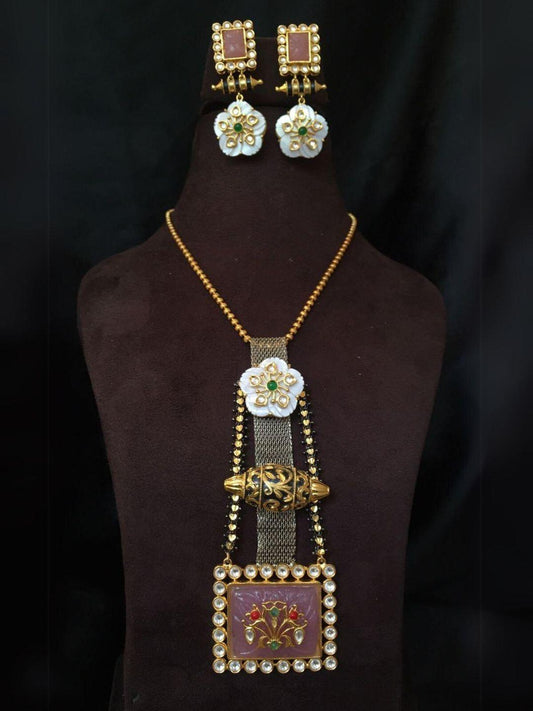 Ishhaara Unique Designed Square Kundan Locket Set