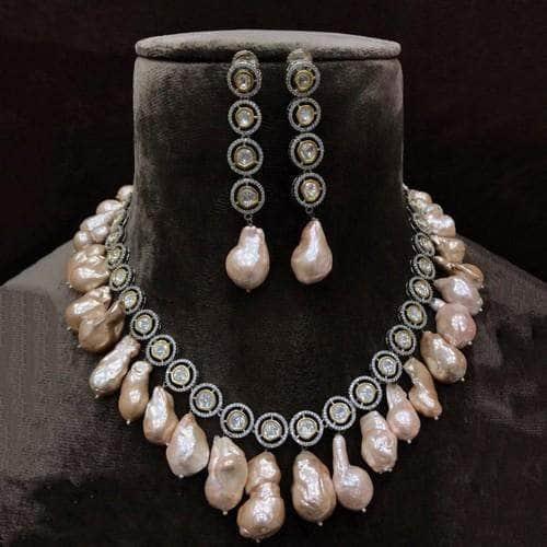 Ishhaara Victorian Round Baroque Necklace Set