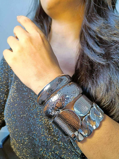 Ishhaara Raashii Khanna In Polished Wedding Bangle