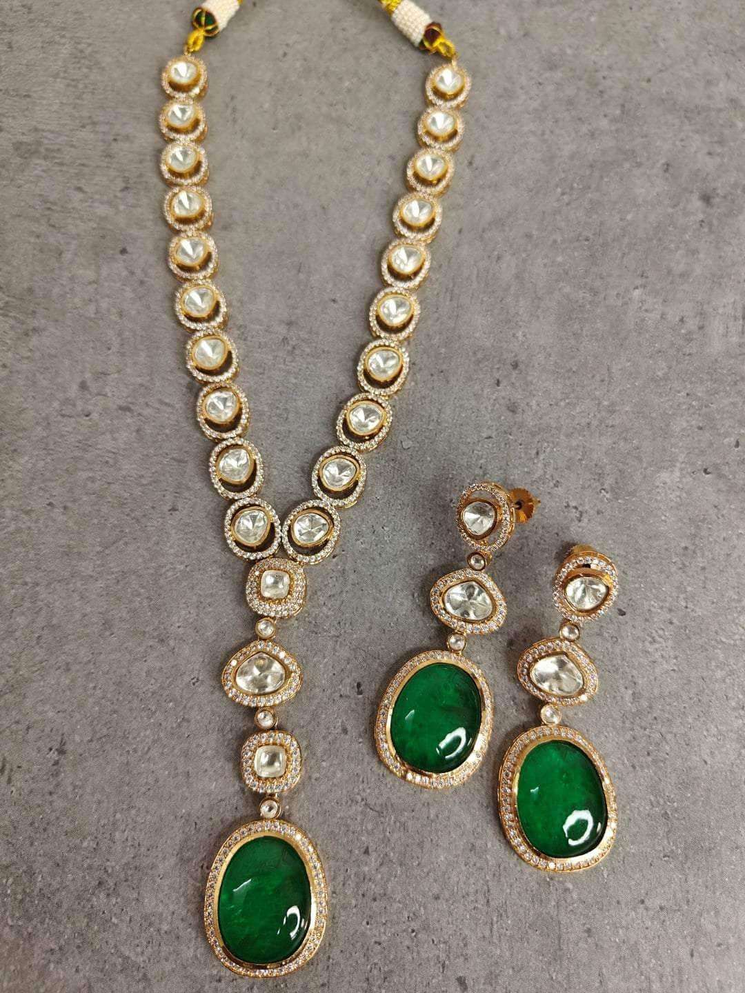 Ishhaara Premium Green Color Kundan Choker Neclace With Stud Earring Set