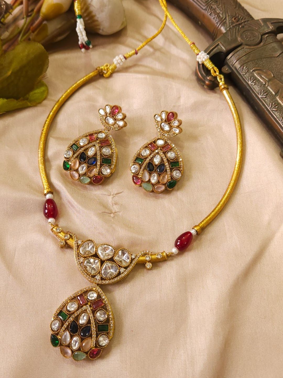 Ishhaara Premium Polki Hasli Set