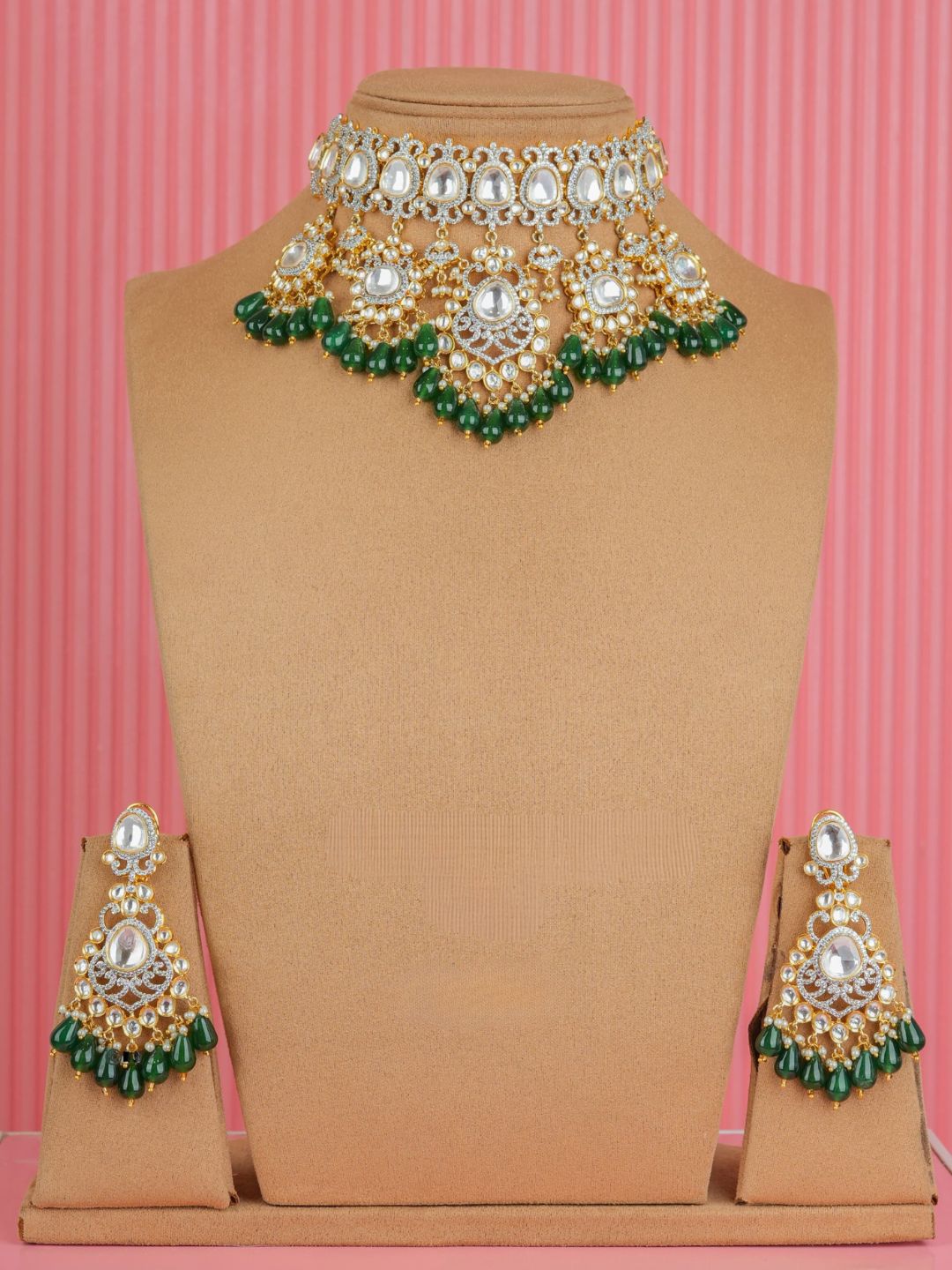 Ishhaara Premium Quality Elegant Kundan Choker Set