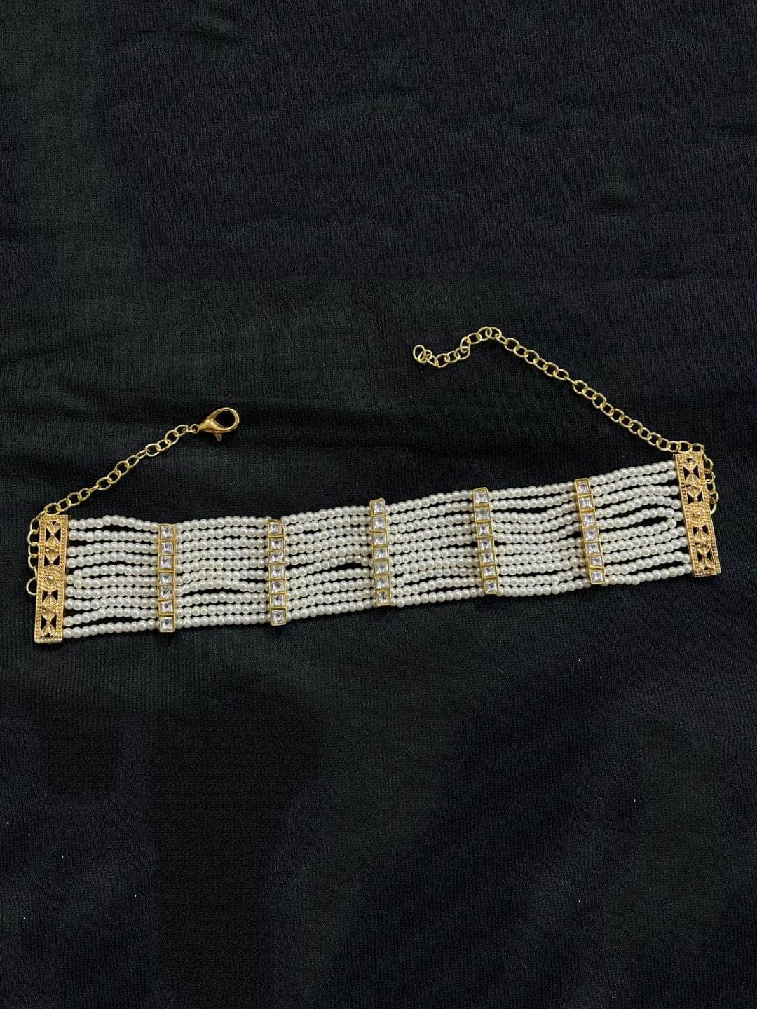 Ishhaara Pretty-Pearl Bracelet