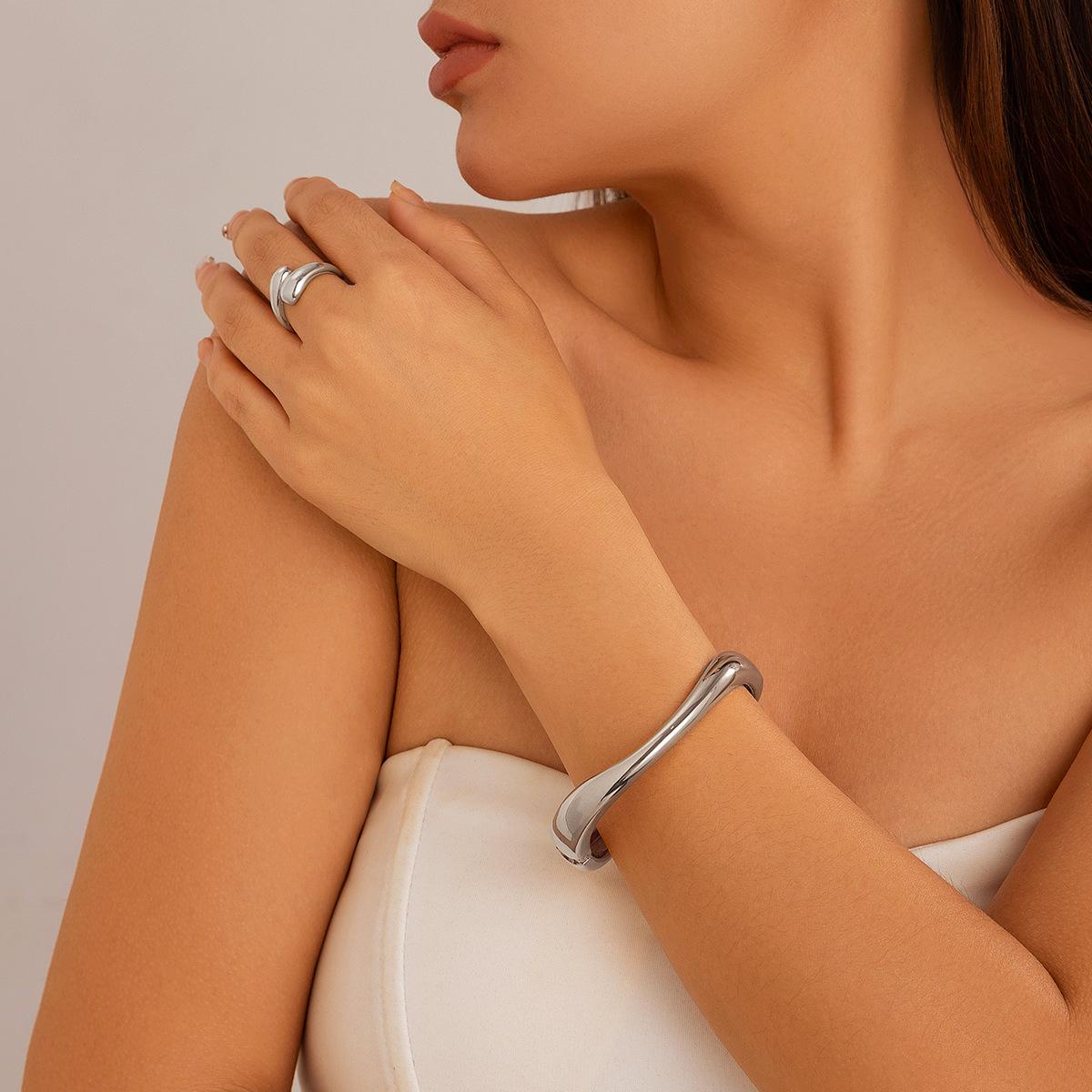 Ishhaara Punk Vintage Hip Hop Irregular Cuff Bangle