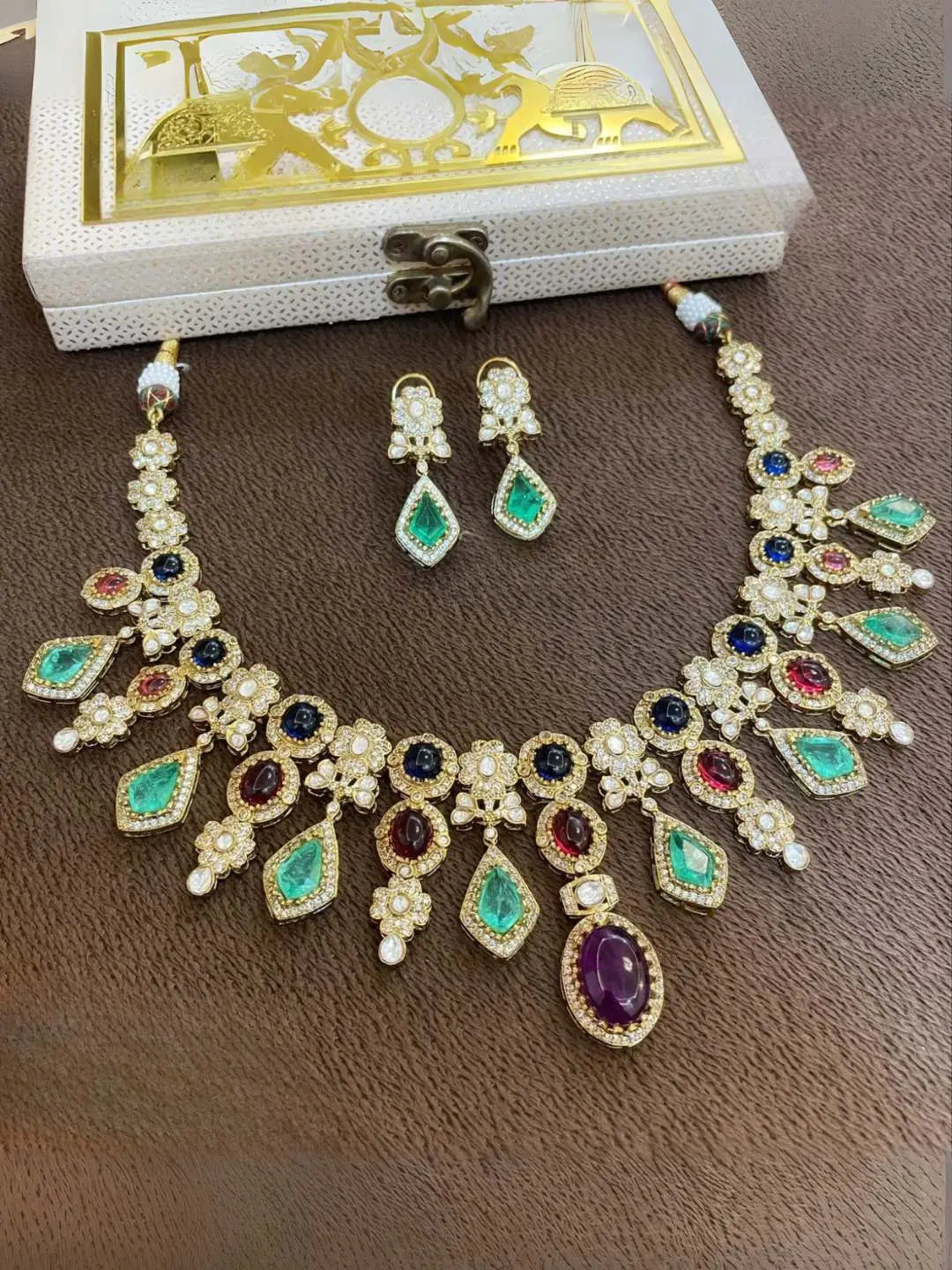 Ishhaara Purple Victorian Polished Floral Necklace