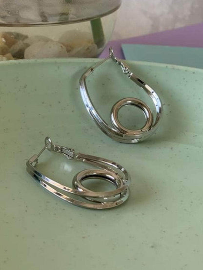 Ishhaara Radhika Madan In Oval Dangle Earring
