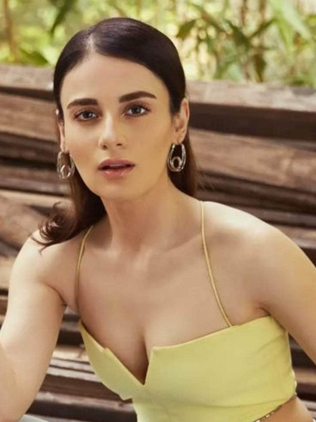Ishhaara Radhika Madan In Oval Dangle Earring