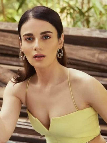 Ishhaara Radhika Madan In Oval Dangle Earring