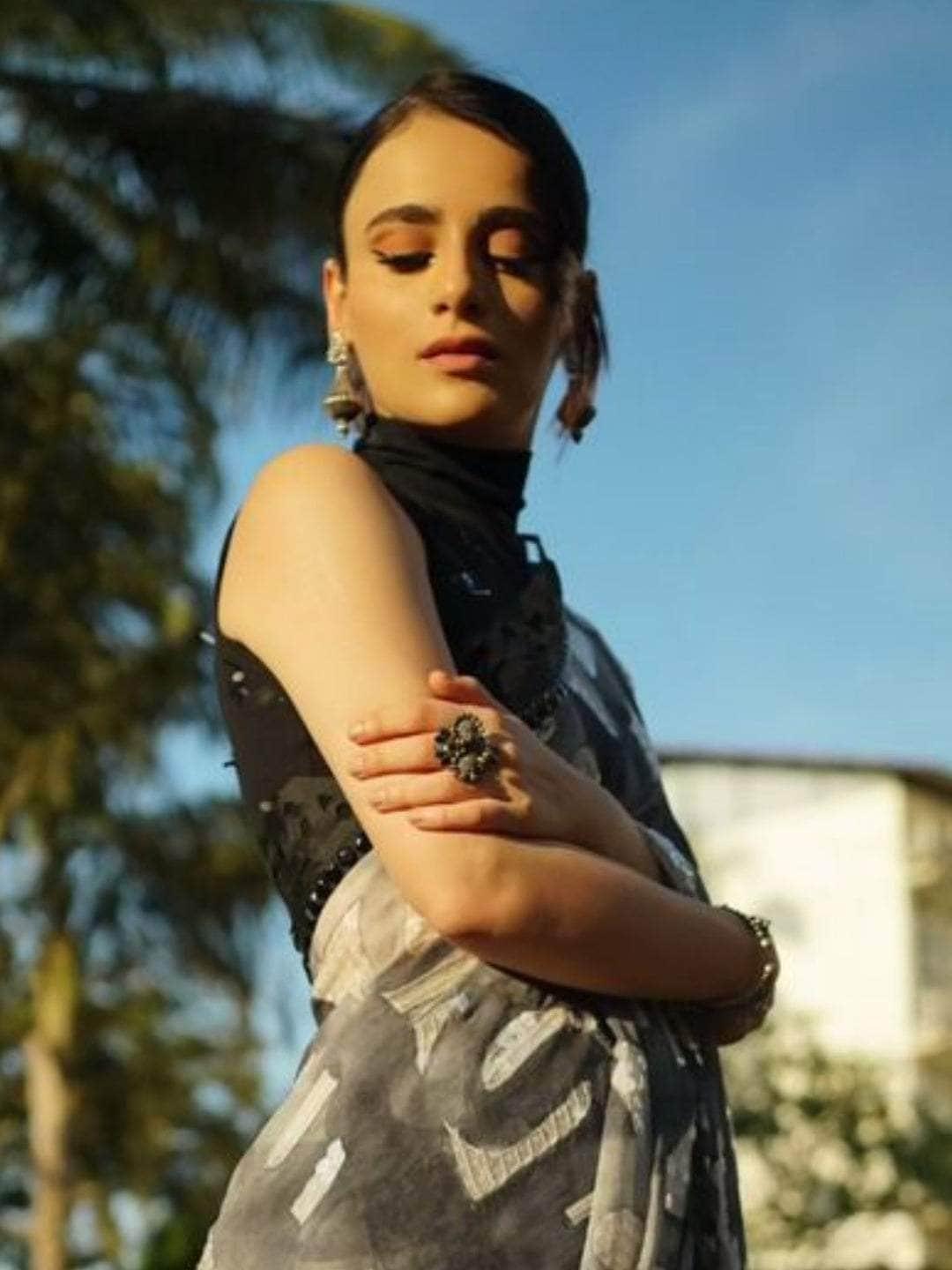 Ishhaara Radhika Madan In Oxidised Green Pearl Ring