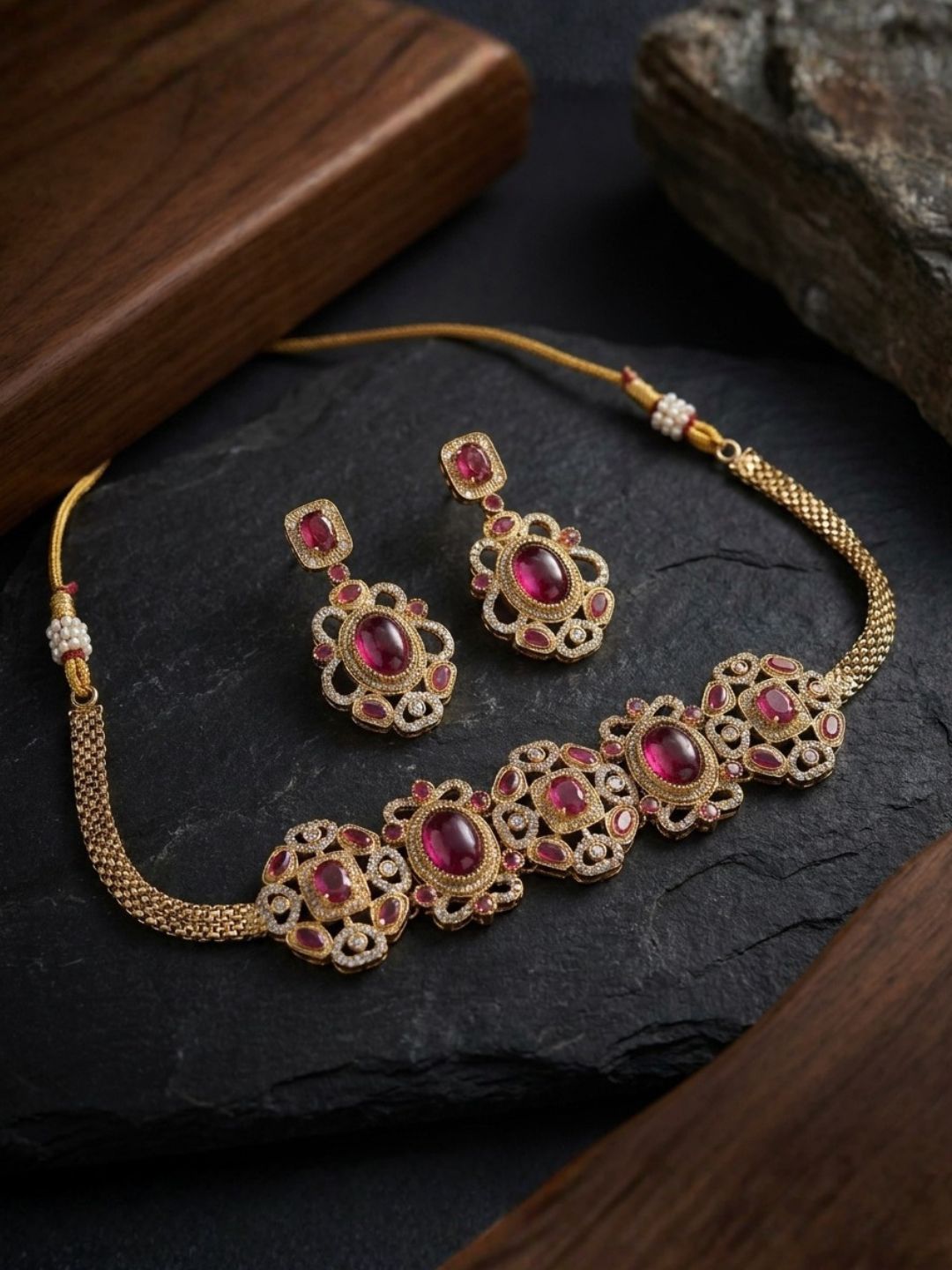 Ishhaara Radiance Emerald Necklace