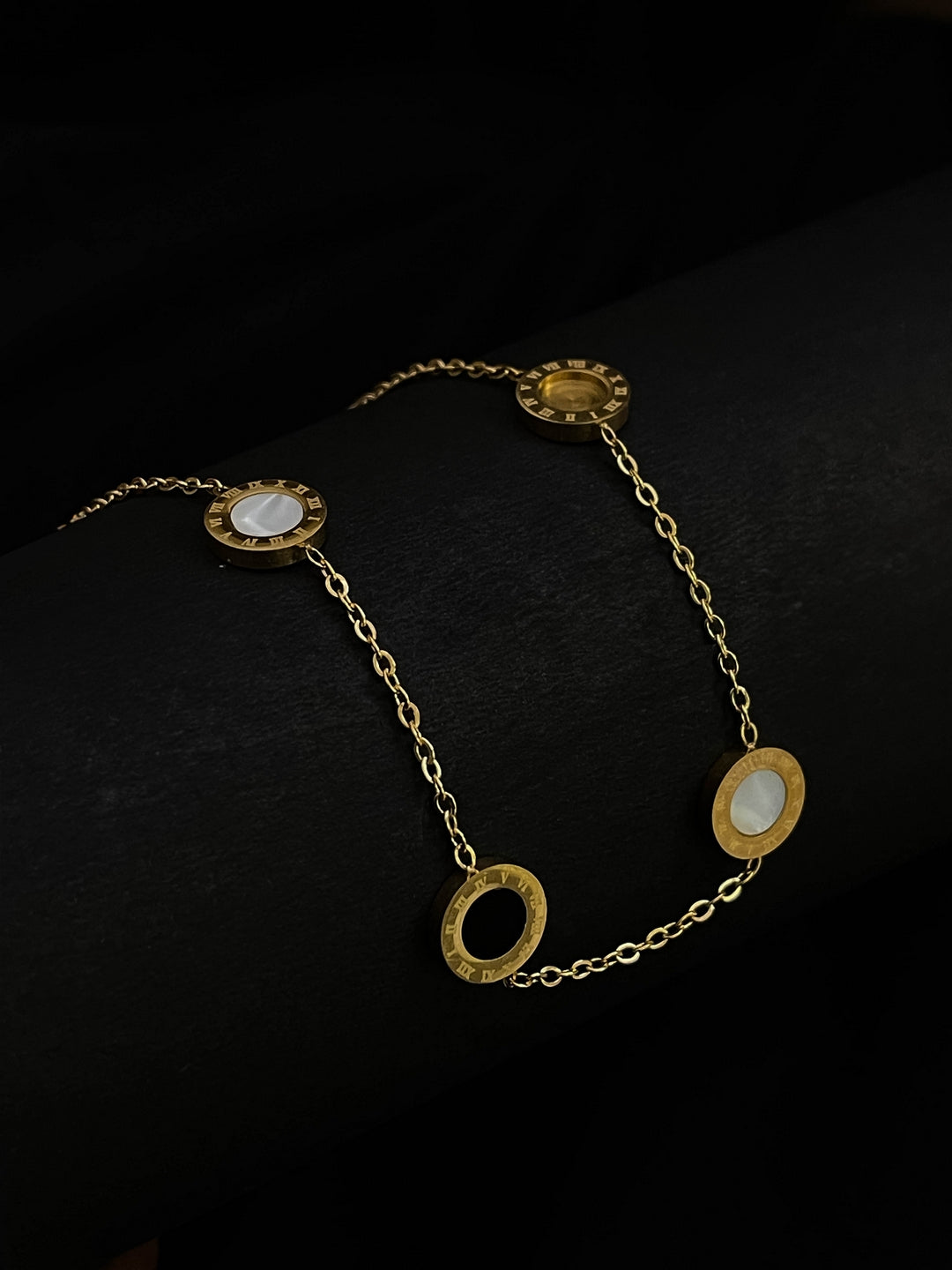 Ishhaara Radiant Droplet Necklace