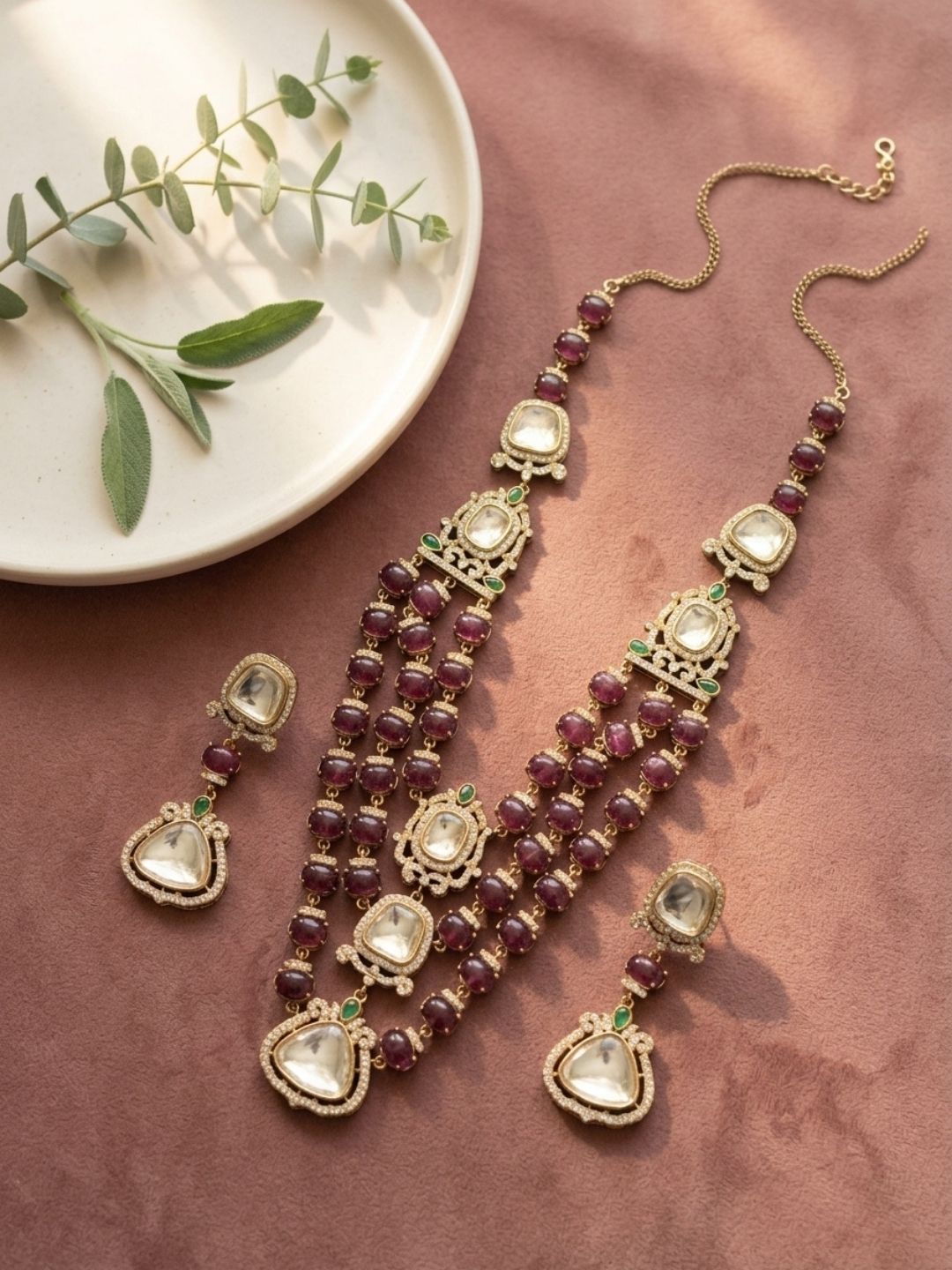 Ishhaara Radiant Emerald And Kundan Necklace Set