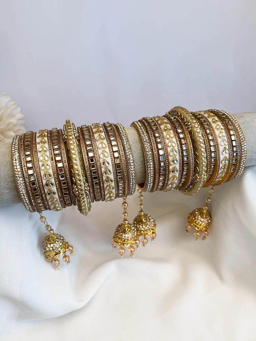 Ishhaara Rajasthani Kundan Studded Chooda With Jhula Bangles