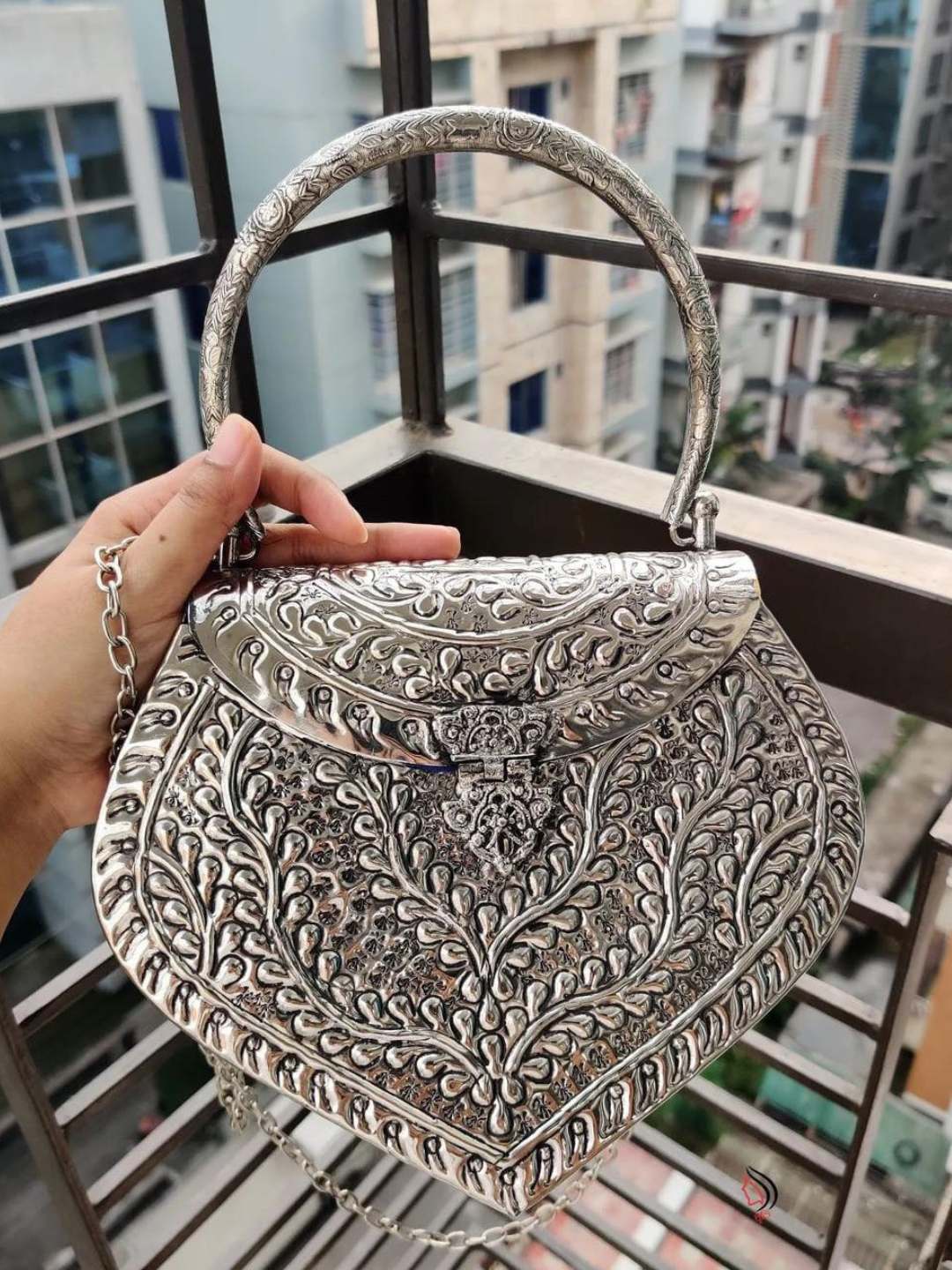 Ishhaara Rajputi Poshak Silver Metal Clutch