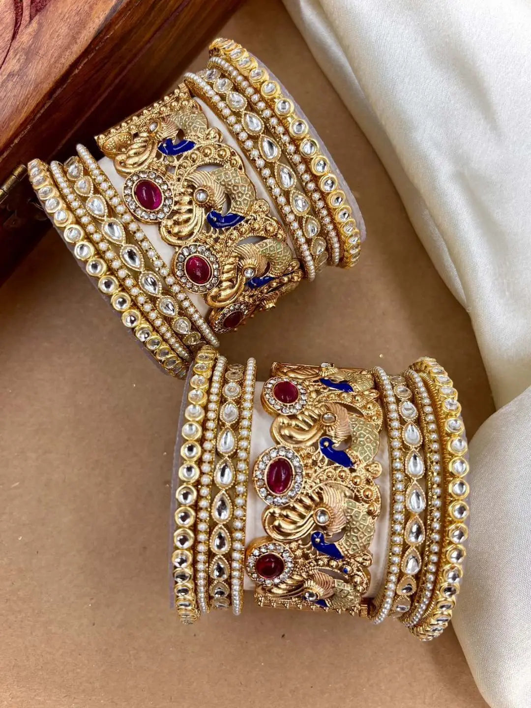 Ishhaara Rajwadi Bangles With Foral Design