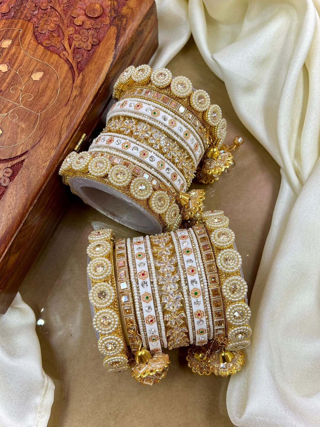 Ishhaara Rajwadi Special Polki Chooda With Jhumka Bangles