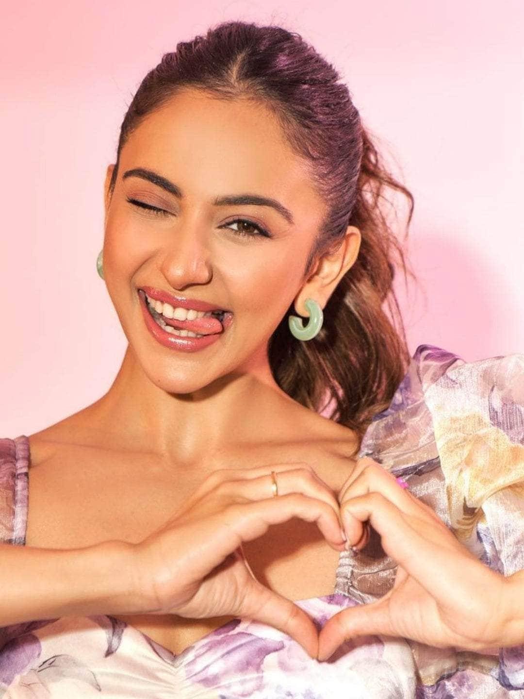 Ishhaara Rakul Singh In Green Small Acrylic Hoops