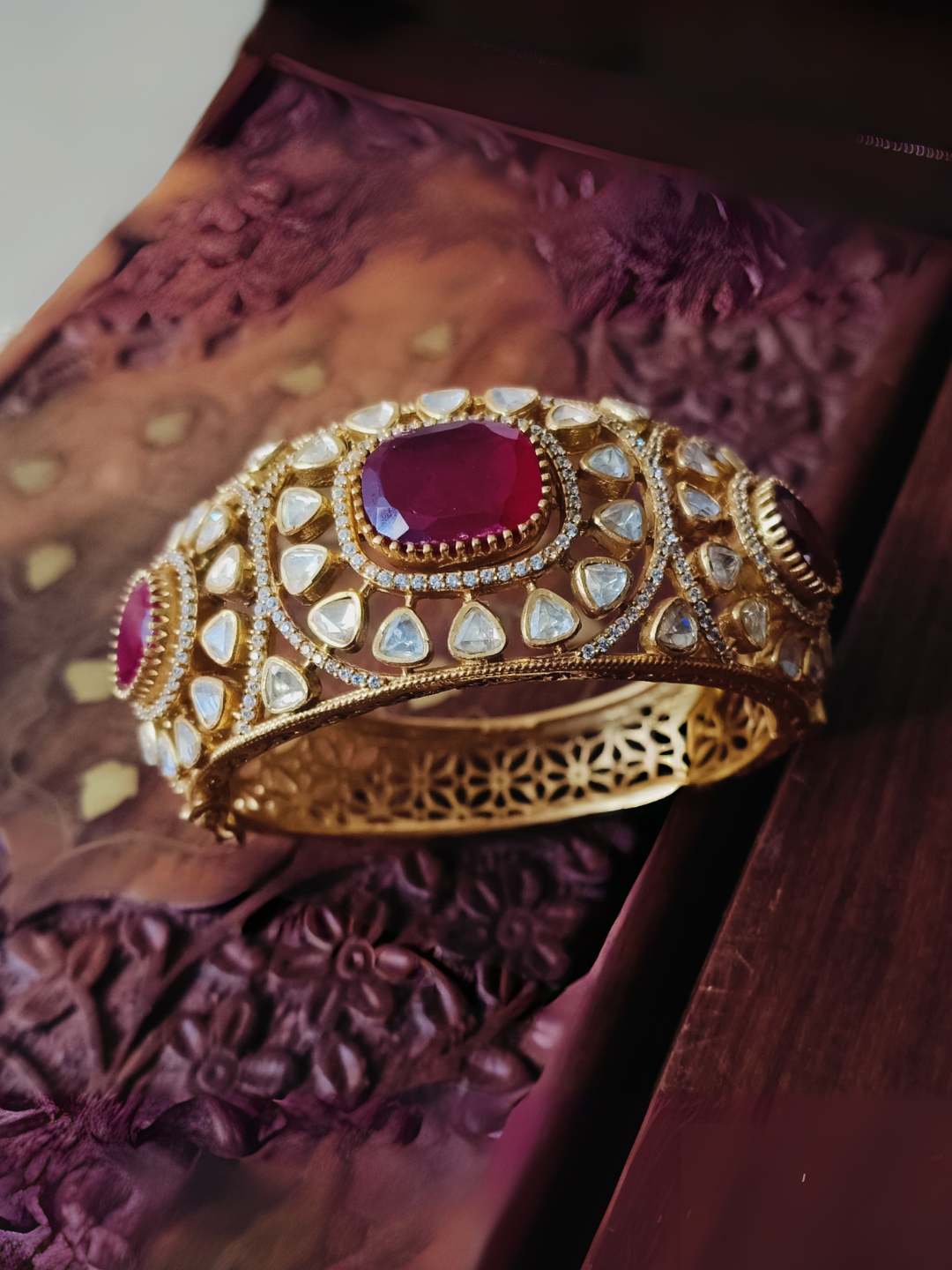 Ishhaara Red Antique Polki Kundan Kada