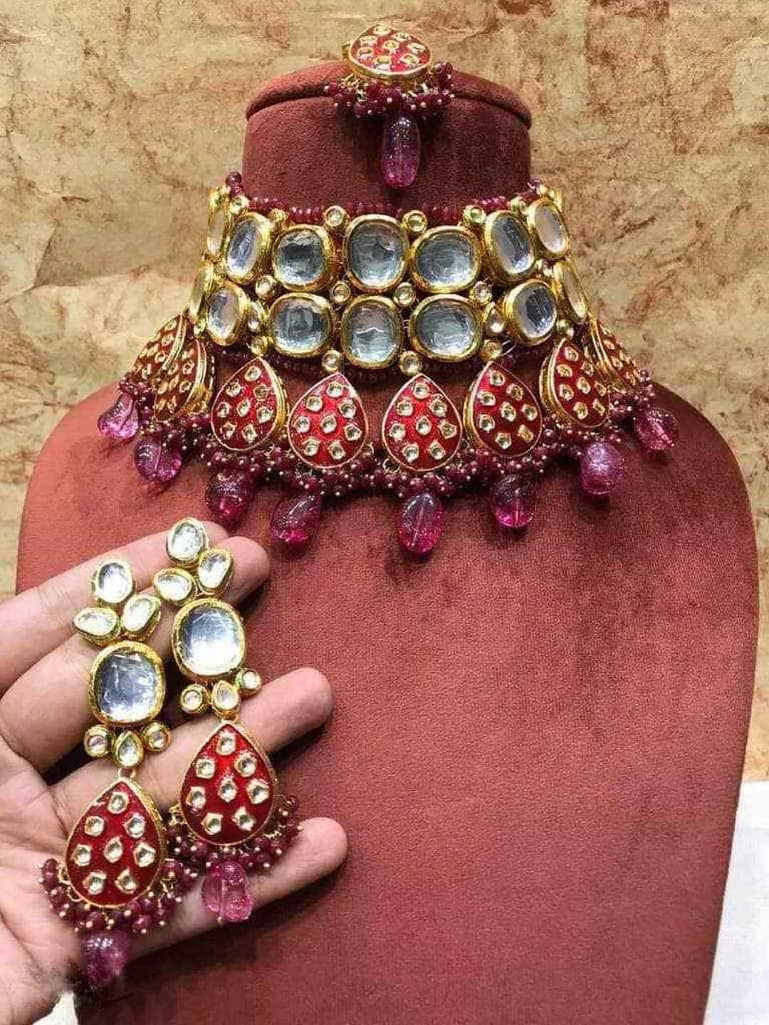 Ishhaara Black Big Kundan Necklace