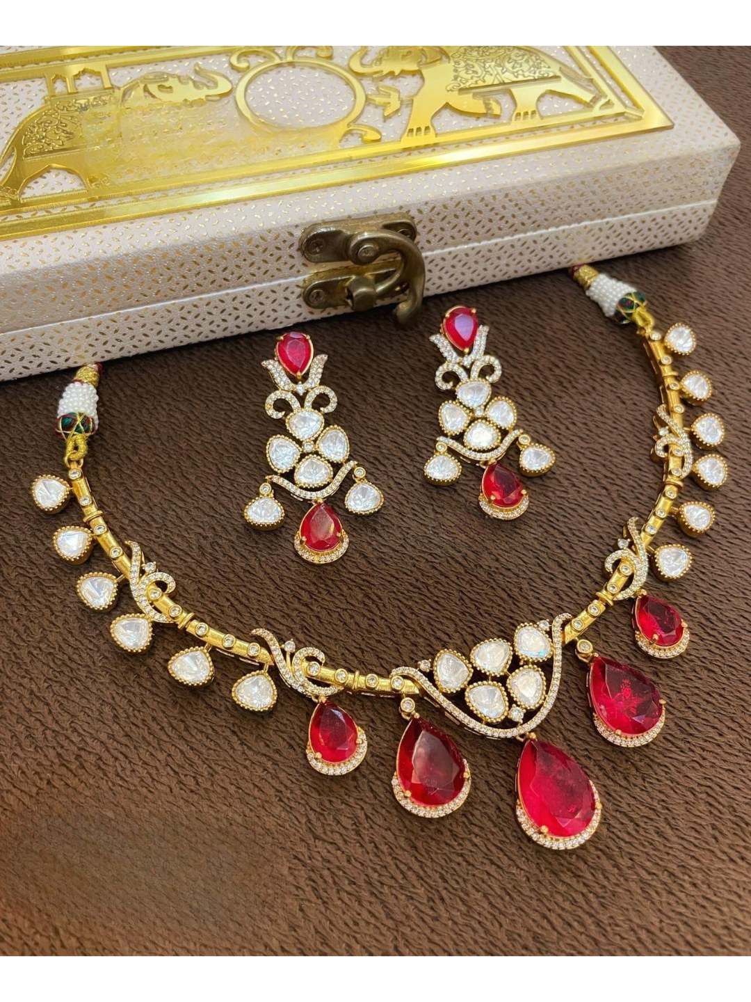 Ishhaara Red Dazzling Moissanite With Doublet Stone Kundan Choker