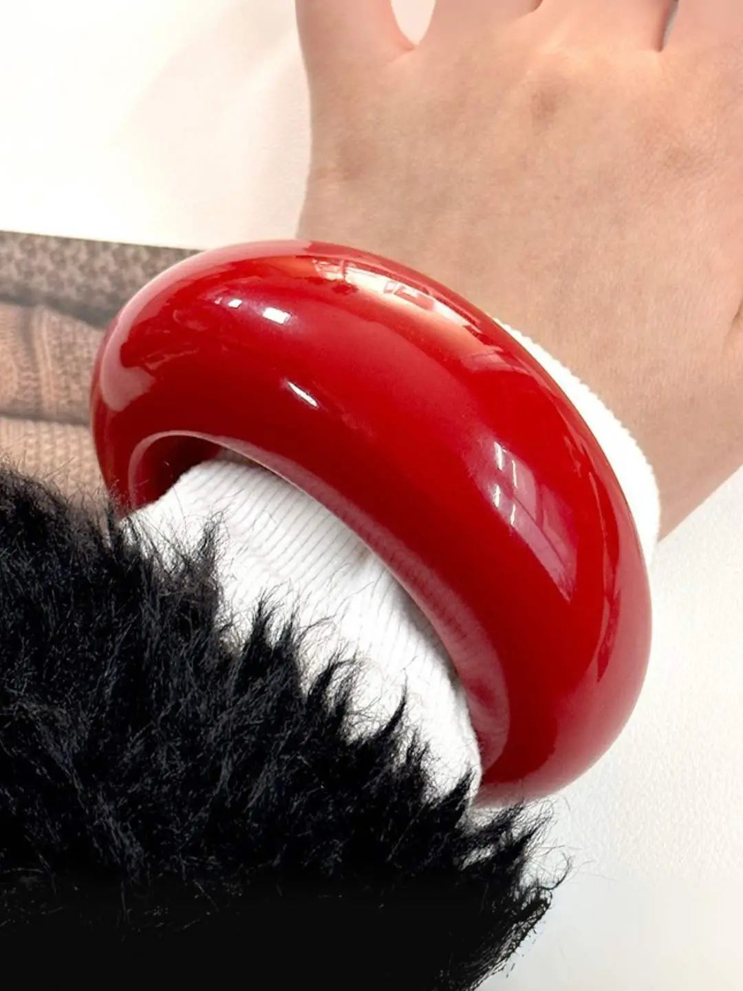 Ishhaara Red Geometric Chunky Resin Bangle
