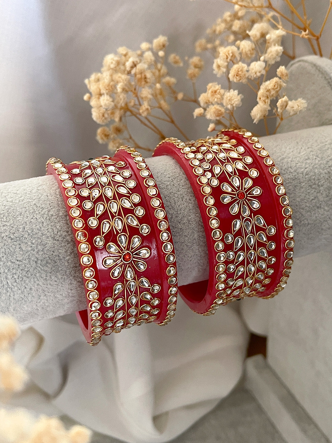 Ishhaara Red Lakh Kada With Beautiful Kundan Design