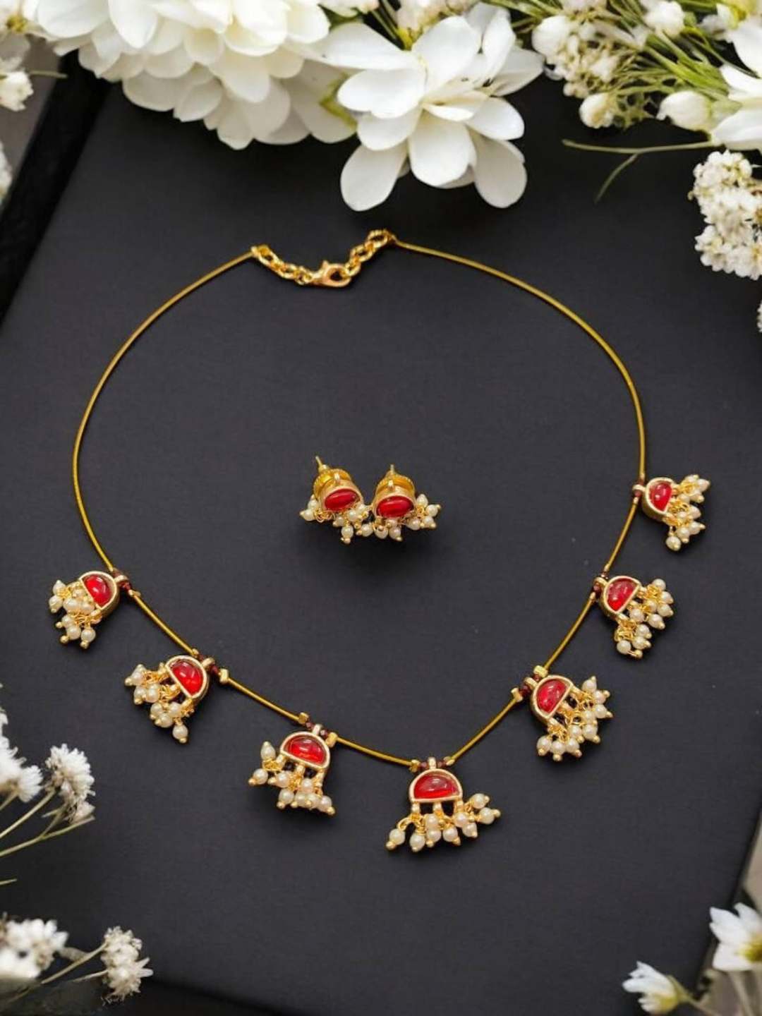 Ishhaara Red Minimal Jadau Pendant Necklace