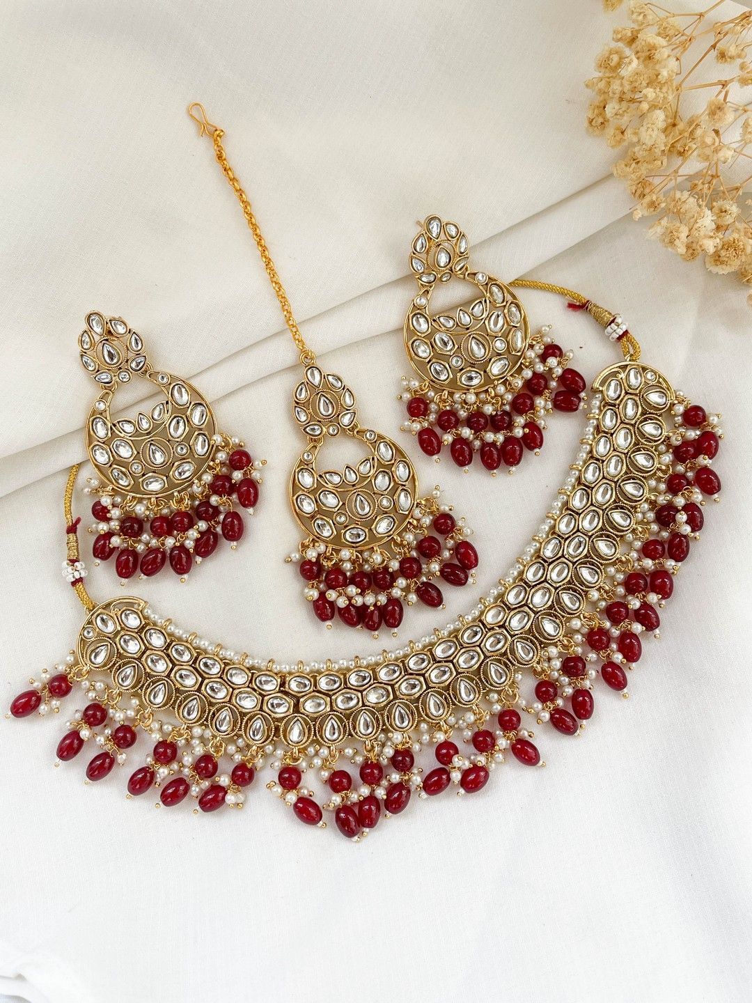 Ishhaara Red Minimal Kundan And Pearl Studded Necklace