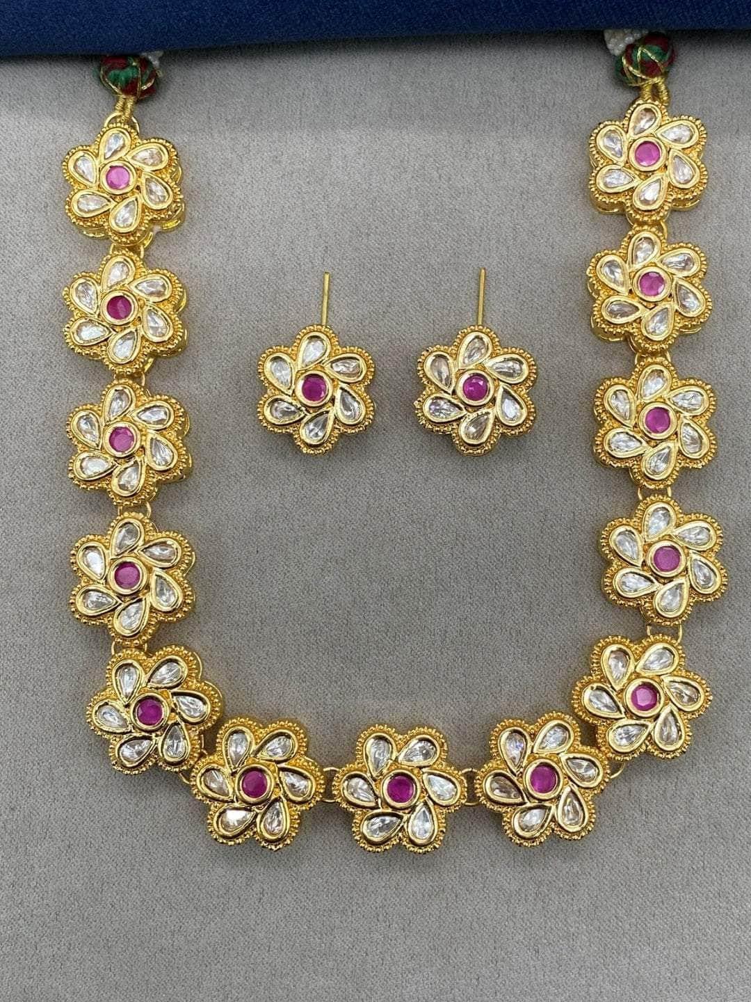 Ishhaara Motion Floral Necklace