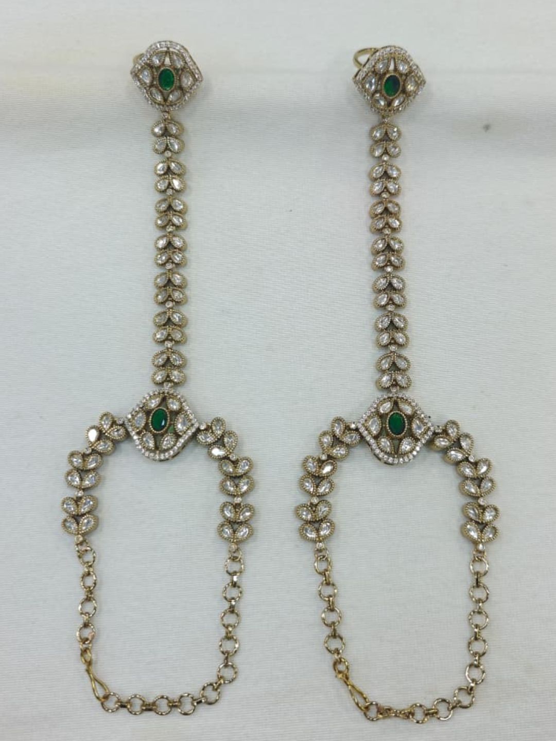 Ishhaara Regal Charm Antique Hathphool