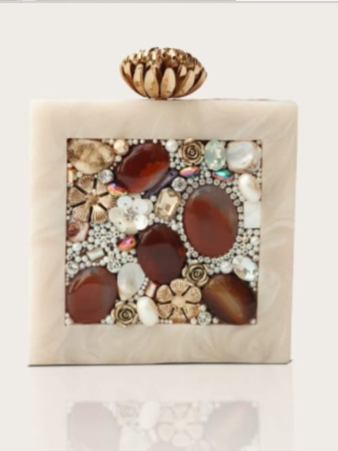 Ishhaara Resin Clutch With Quartz Stones