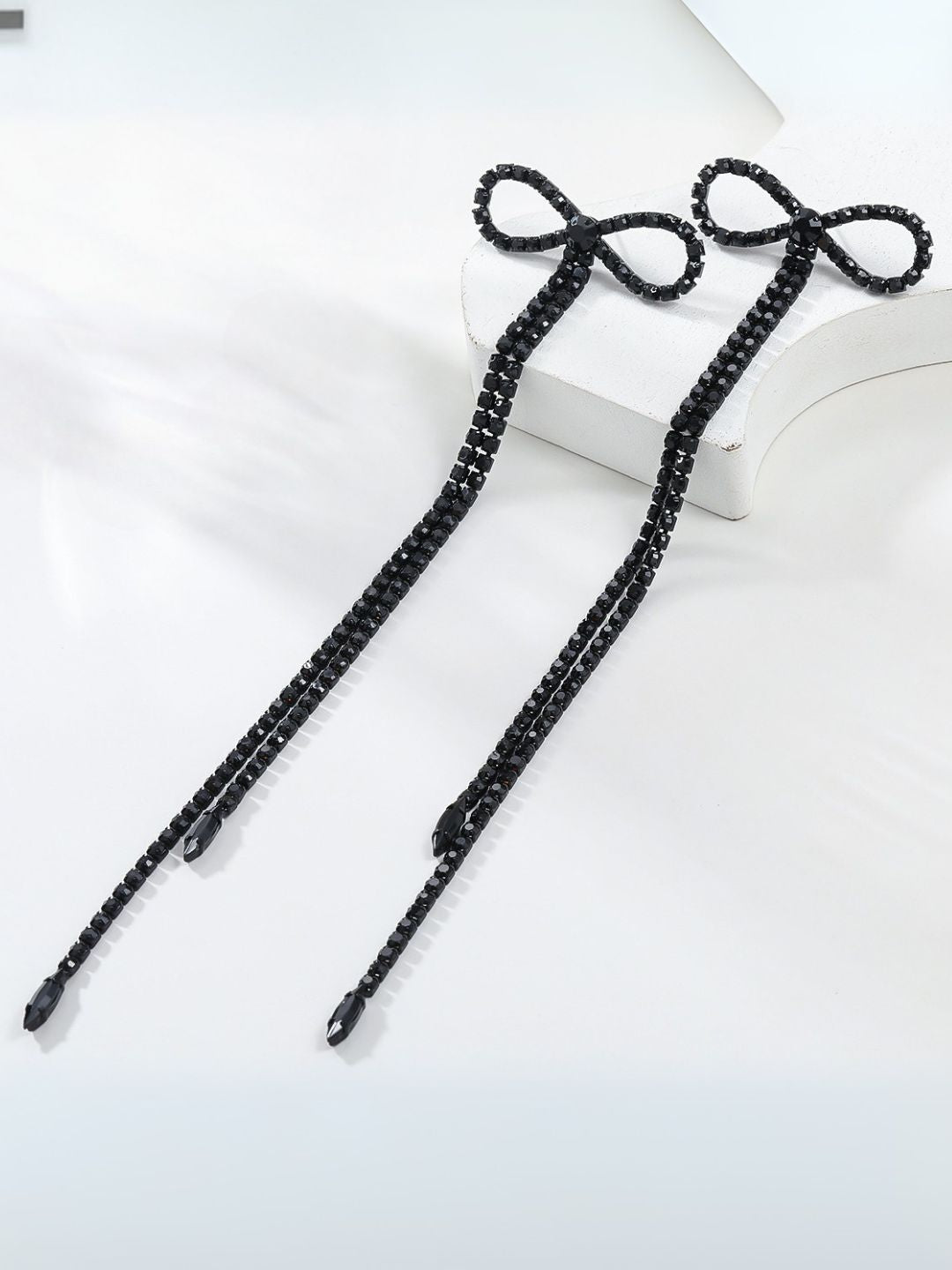 Ishhaara Ribbon Cascade Earring