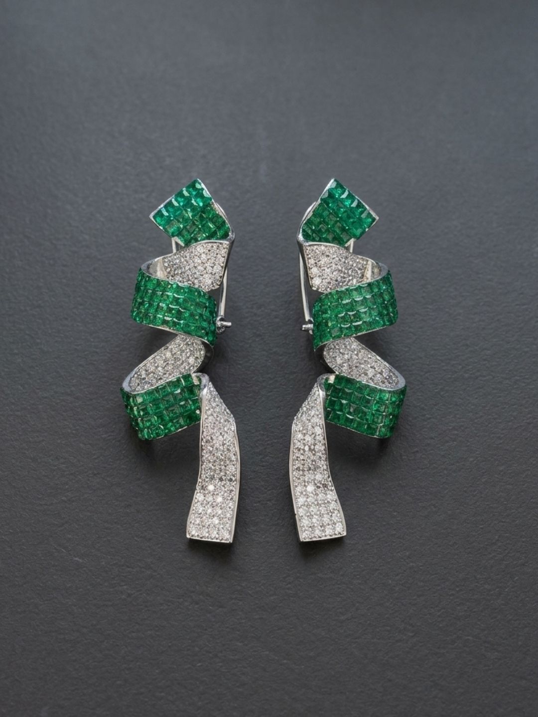 Ishhaara Ribbon Designed Statement Earring