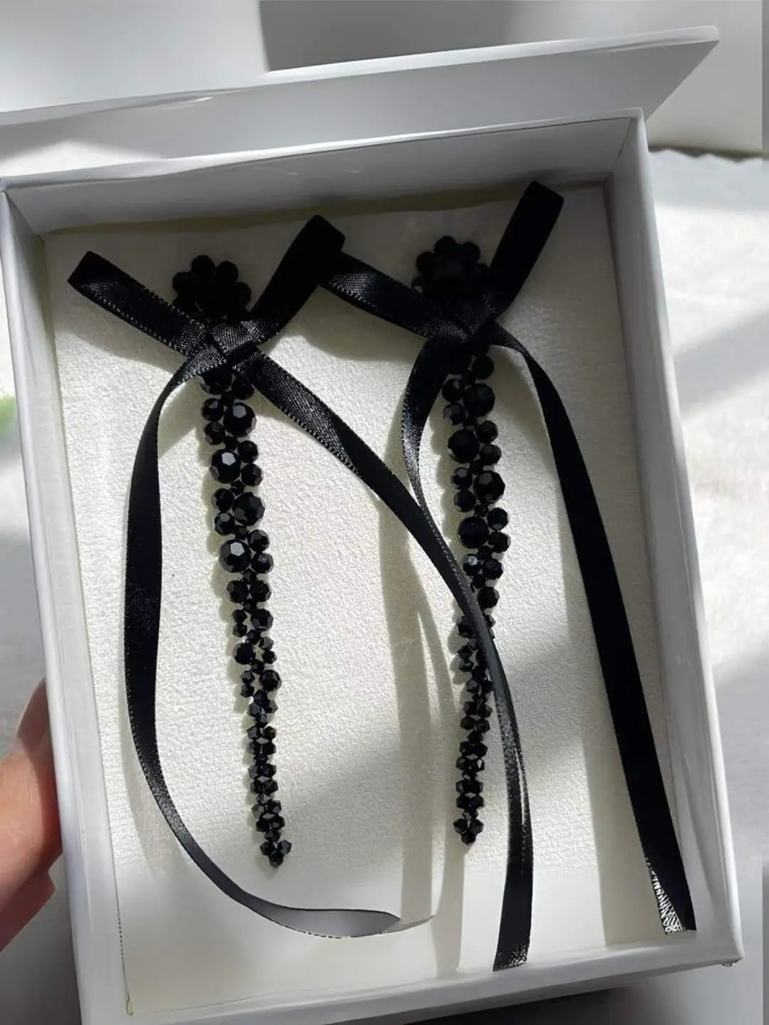 Ishhaara Ribbon Earring