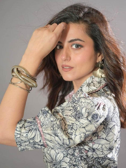 Ishhaara Ridhi Dogra In Triple Layer Wrap Stretchable Bracelet