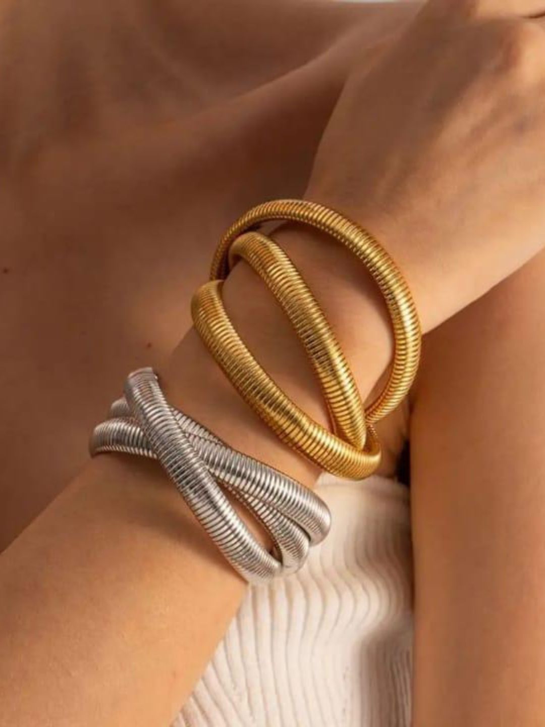 Ishhaara Ridhi Dogra In Triple Layer Wrap Stretchable Bracelet
