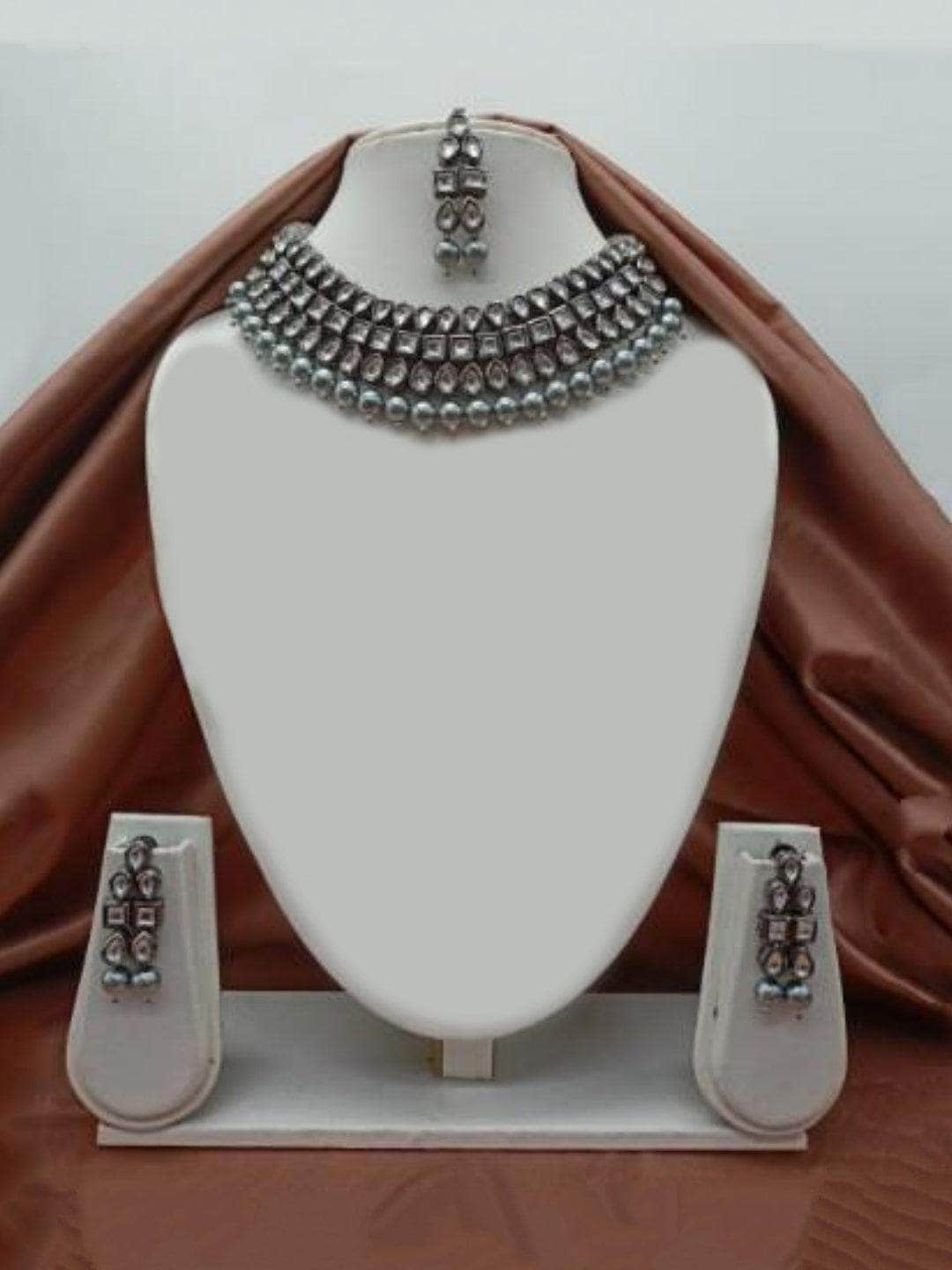 Ishhaara Rodium Grey Pearls Choker Earring And Teeka Set